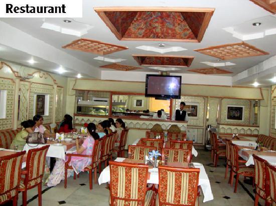 Monarch Hotel Chandigarh Restaurant