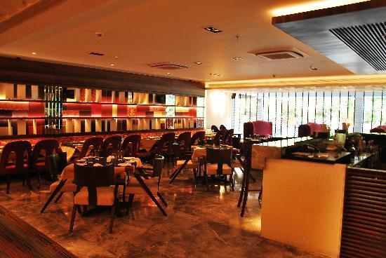 Maya Hotel Chandigarh Restaurant
