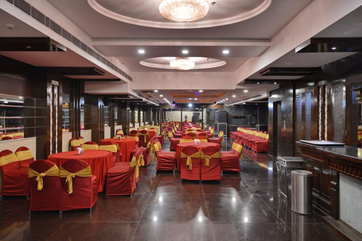 The Palmdale Hotel Chandigarh Restaurant